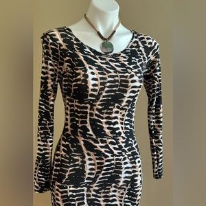Catwalk Tan White Black Sexy Bodycon Long Sleeves Stretchy Dress SZ S Great Cond